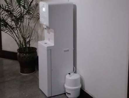 ���Ӱ��b�ܾ�ֱC